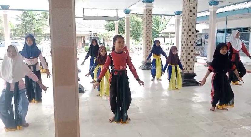 Melestarikan Seni Tari Tradisional Bersama Siswa SD di Desa Karangpakis